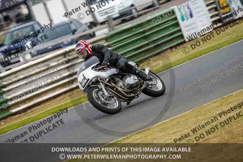 Vintage motorcycle club;eventdigitalimages;mallory park;mallory park trackday photographs;no limits trackdays;peter wileman photography;trackday digital images;trackday photos;vmcc festival 1000 bikes photographs